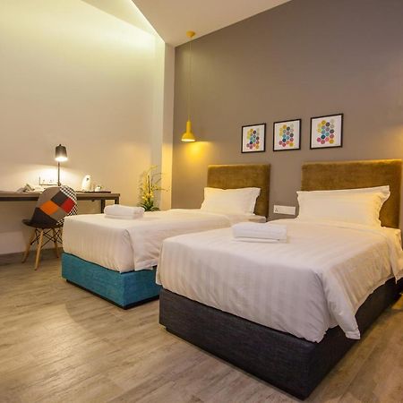 Bzz Hotel Skudai Ngoại thất bức ảnh