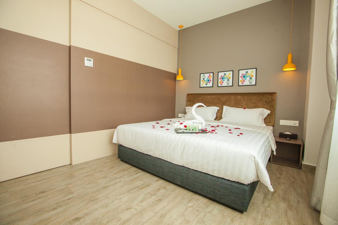 Bzz Hotel Skudai Ngoại thất bức ảnh