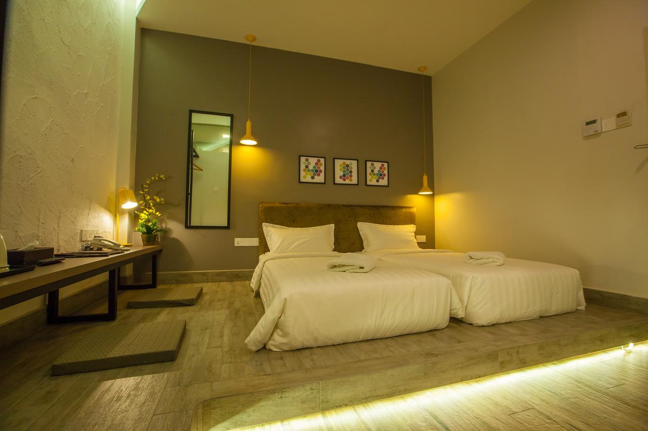 Bzz Hotel Skudai Ngoại thất bức ảnh