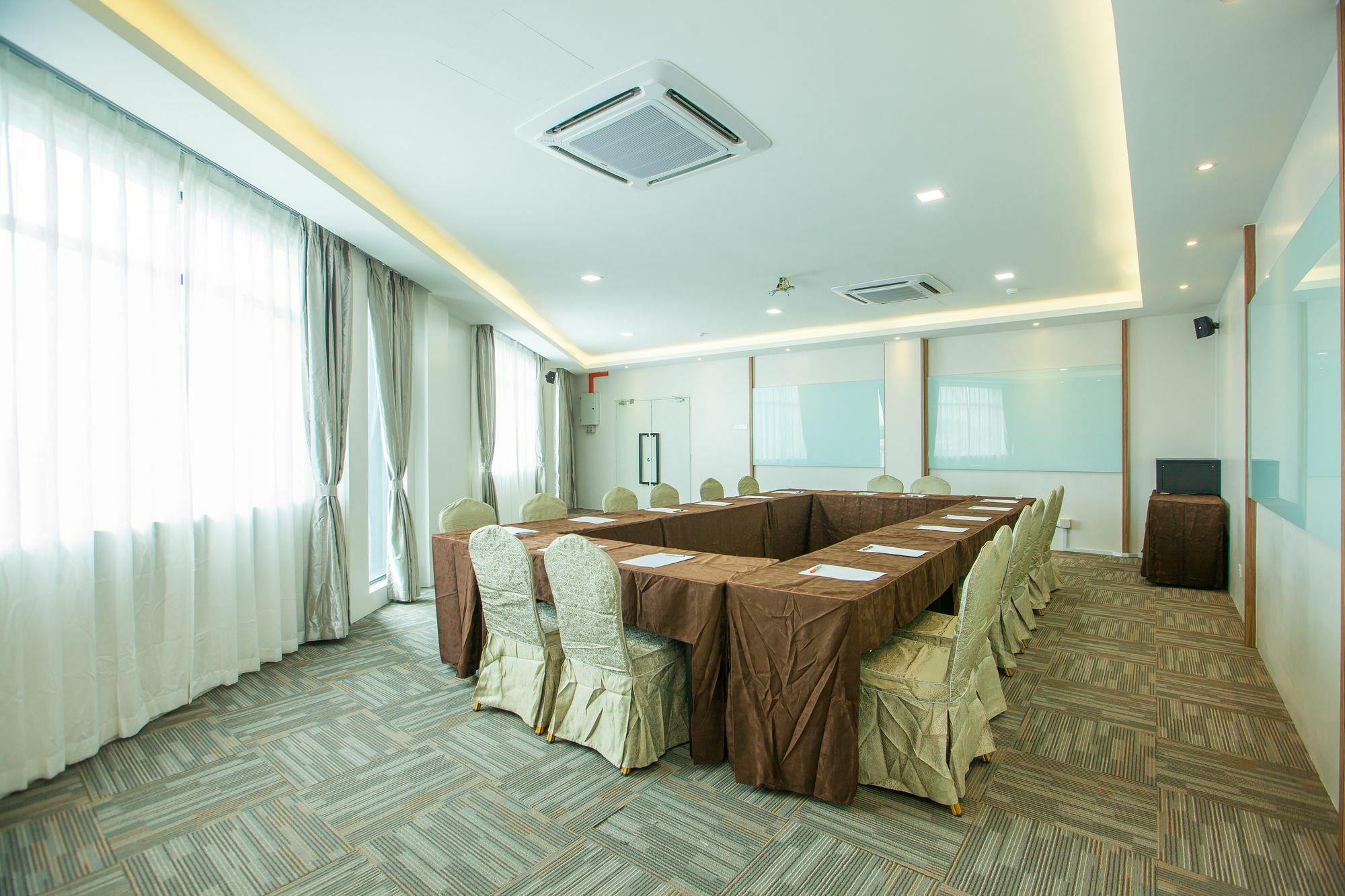 Bzz Hotel Skudai Ngoại thất bức ảnh