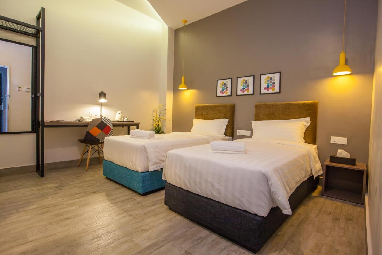 Bzz Hotel Skudai Ngoại thất bức ảnh